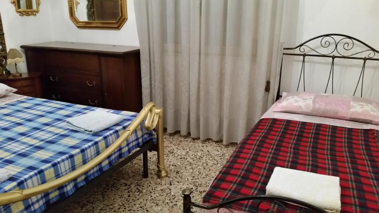 לינה וארוחת בוקר מודנה Casa Gramsci מראה חיצוני תמונה