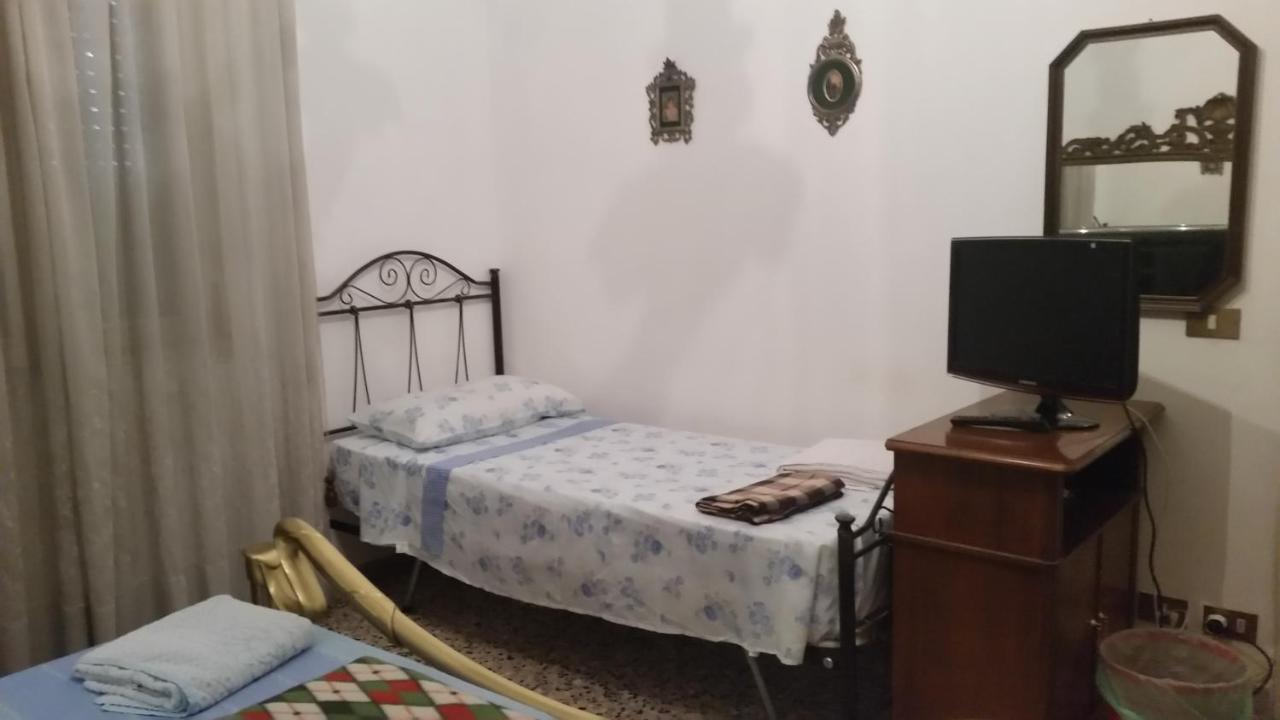 לינה וארוחת בוקר מודנה Casa Gramsci מראה חיצוני תמונה