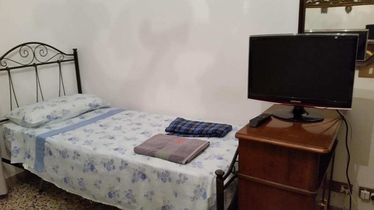לינה וארוחת בוקר מודנה Casa Gramsci מראה חיצוני תמונה